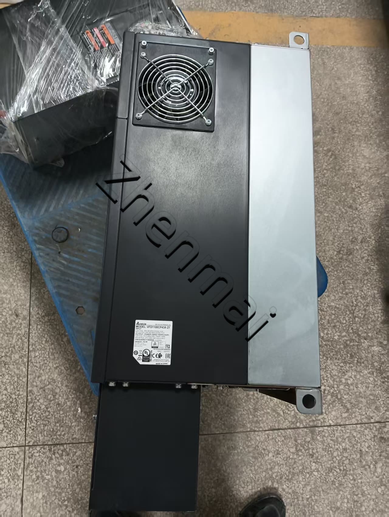 100% upouusi alkuperäinen ja aito Delta VFD1100CP43A-21 380V110KW Taajuusmuuttajat Käyttö Servomoottori
