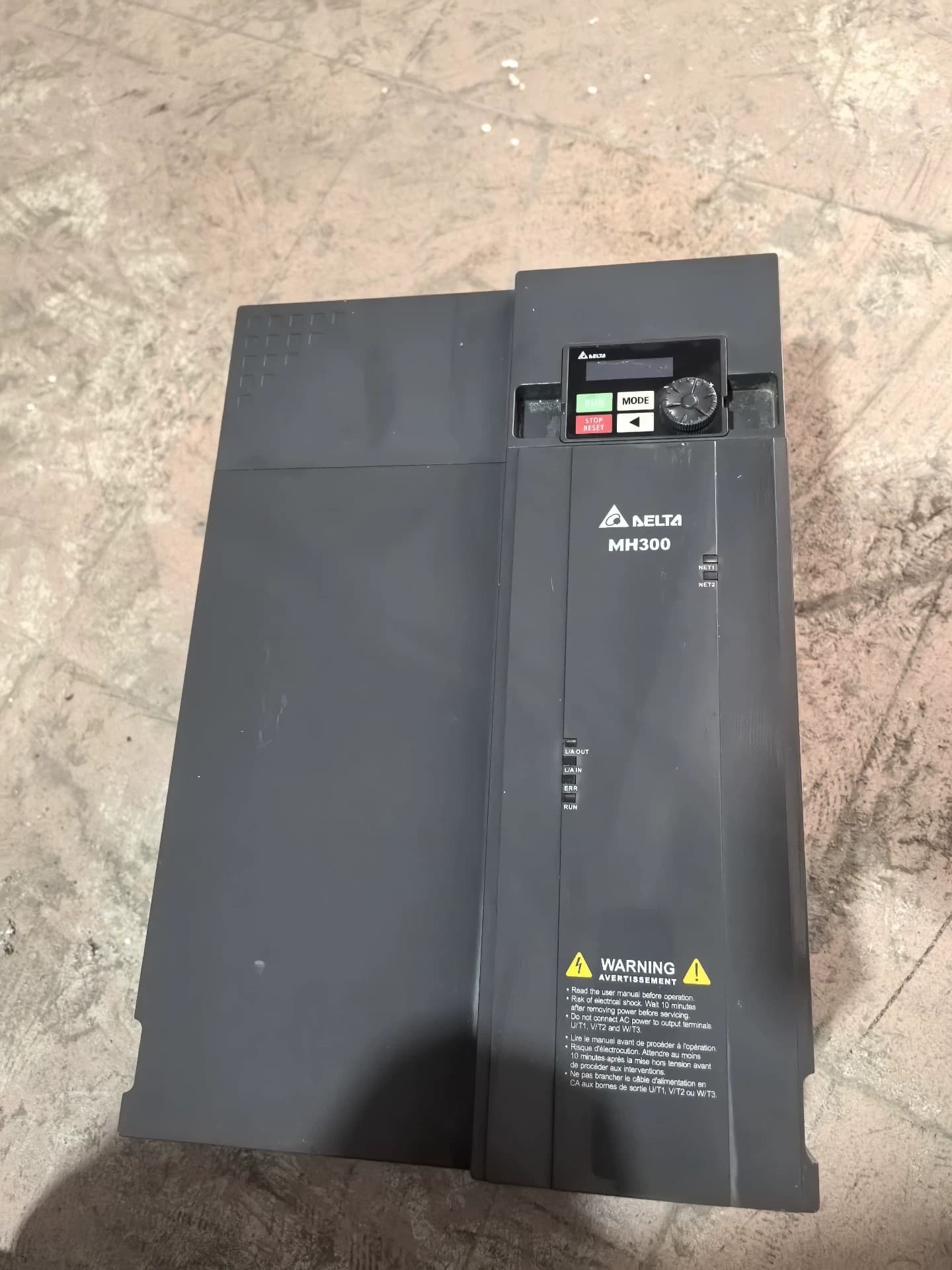 100% upouusi alkuperäinen ja aito Delta VFD60AMH43ANSAA(30KW) Taajuusmuuttajat Käyttöservomoottori