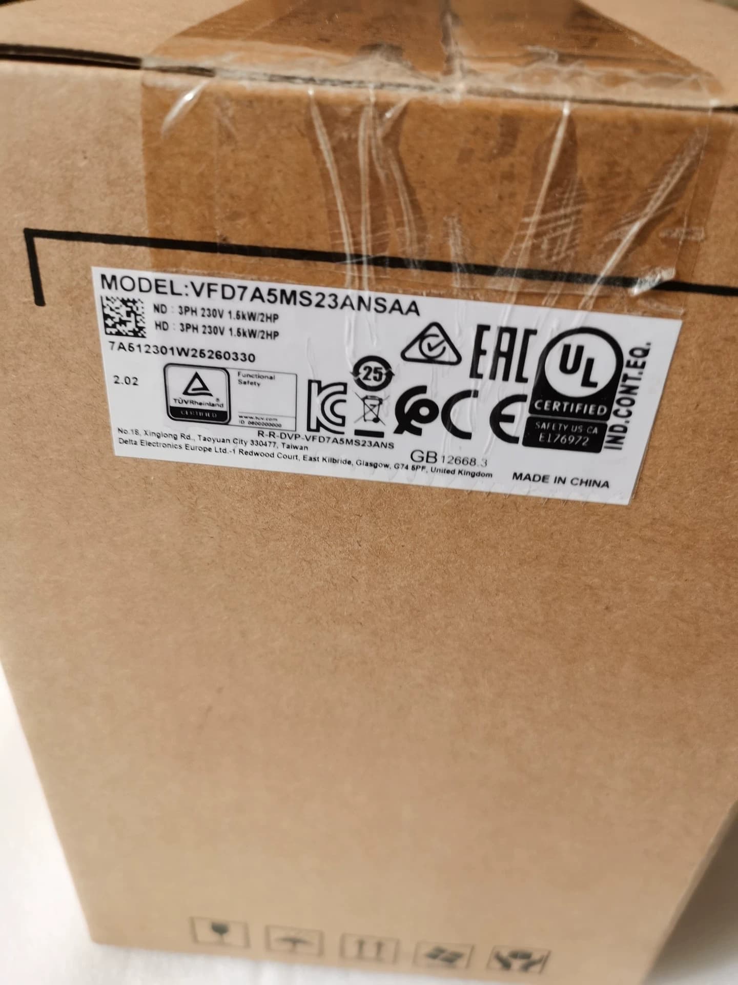 100% upouusi alkuperäinen ja aito Delta VFD7A5MS23ANSAA 1,5KW kolmivaiheinen 220V taajuusmuuttaja Ohjausservomoottori