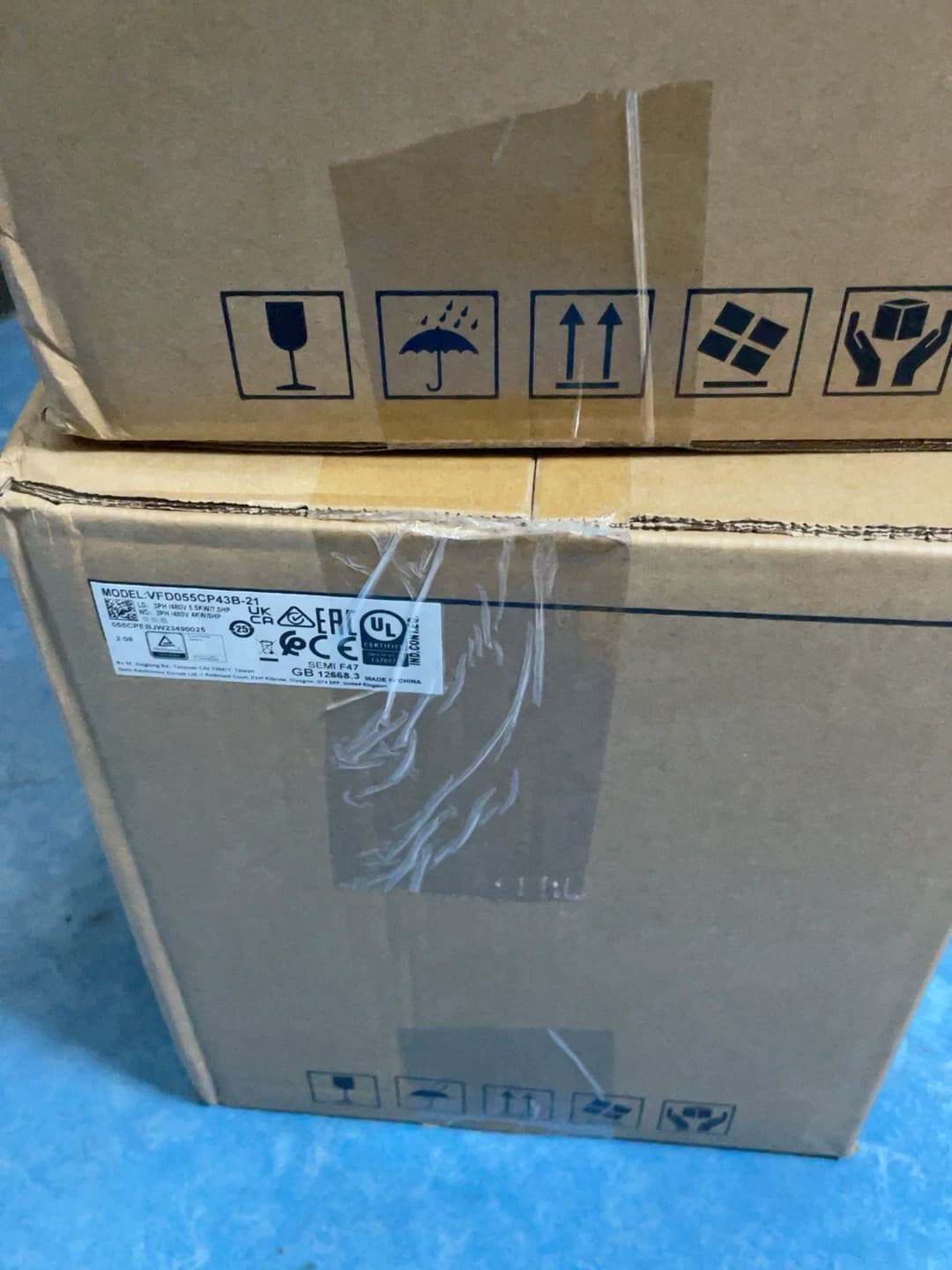 100% upouusi, alkuperäinen ja aito DeltaVFD055CP43B-21 380V 5,5KW Taajuusmuuttajat Käyttöservomoottori