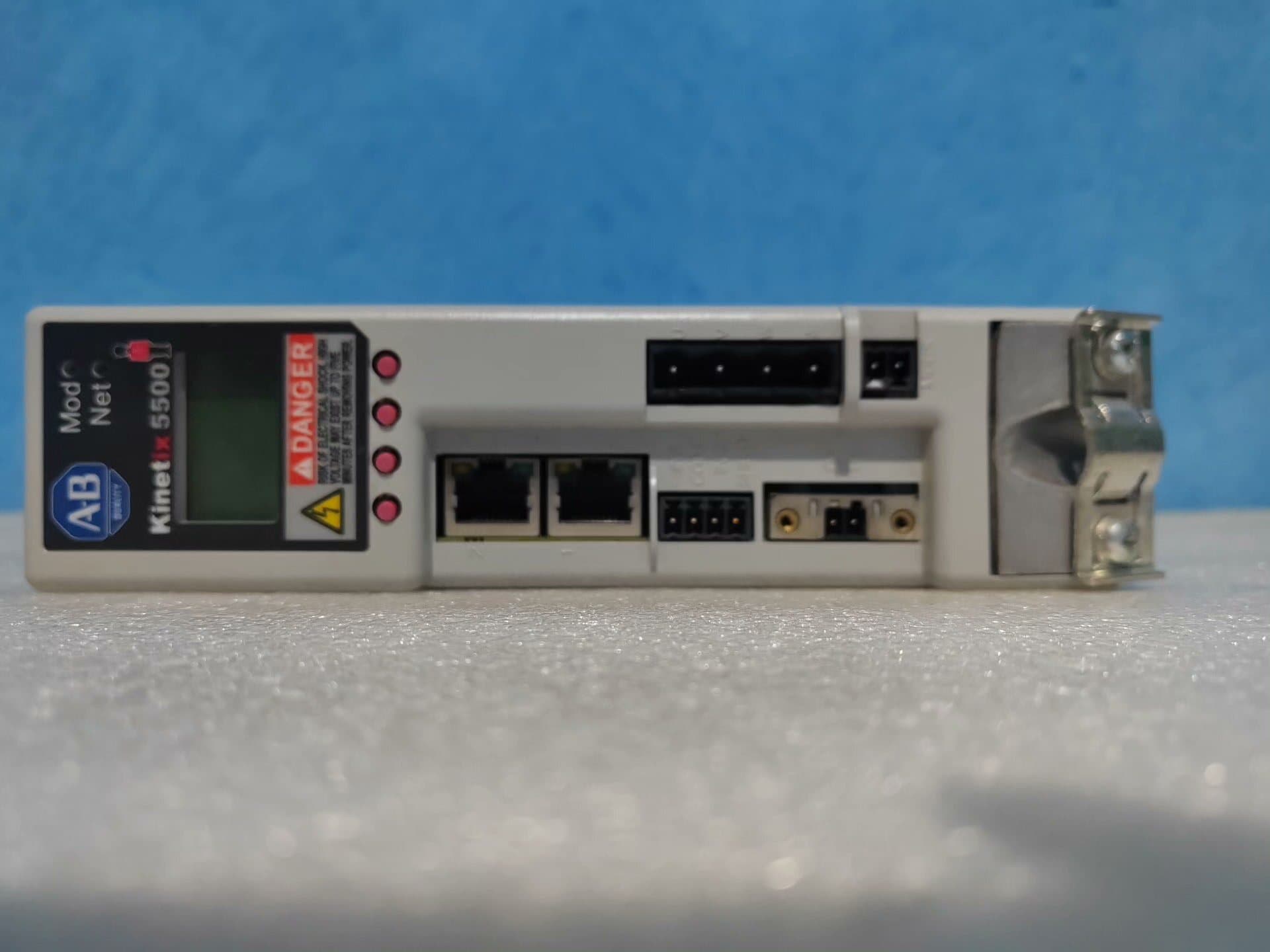 2198-H003-ERS Kinetix 5700 servo, upouusi ja aito