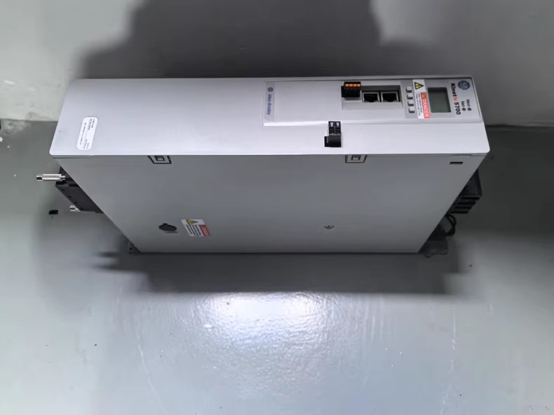 2198-P208 Kinetix 5700 servo, upouusi ja aito Nopea toimitus