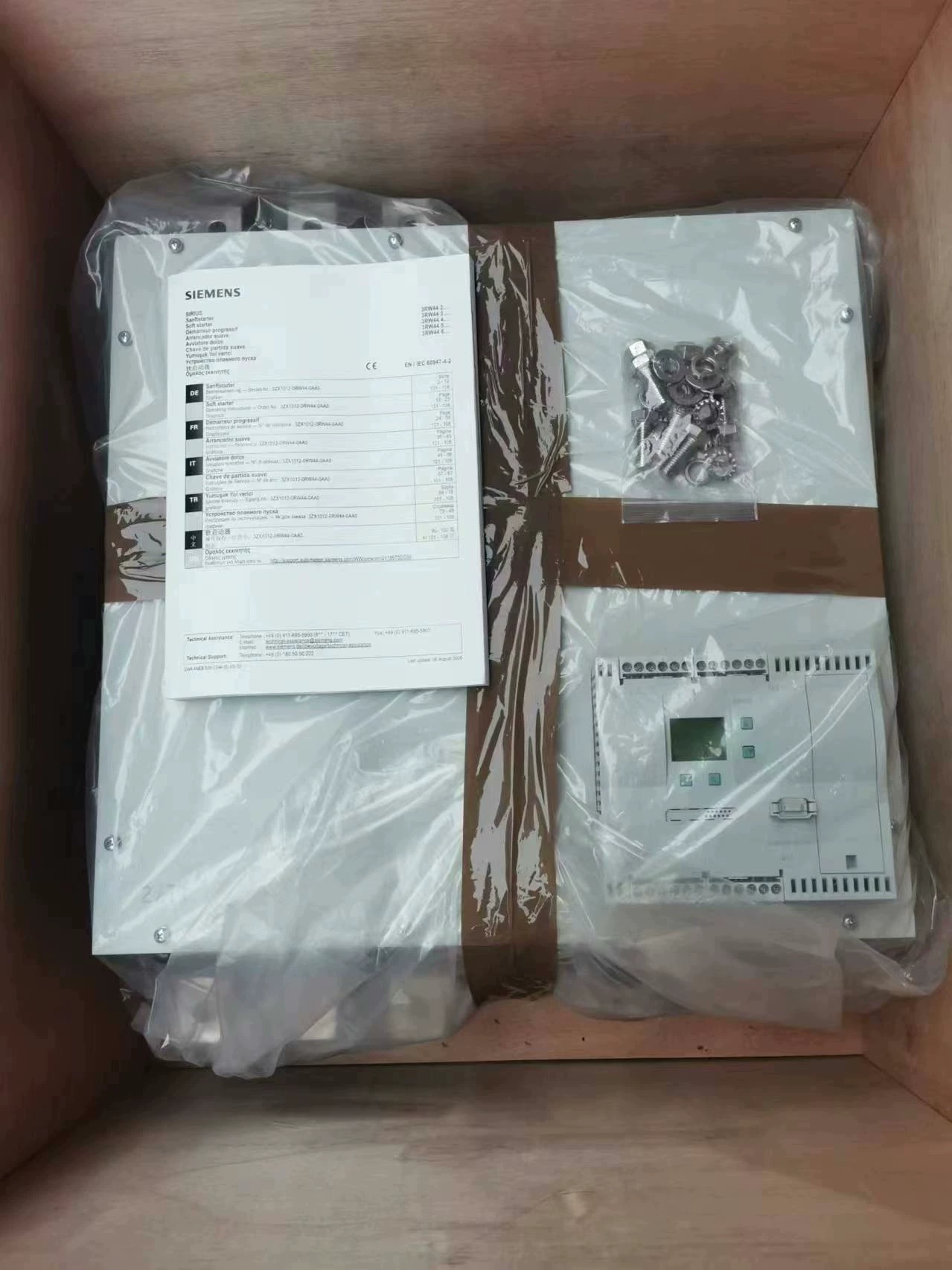 Upouusi, aito, suoraan tehtaalla Siemens 3RW4458-2BC35 pehmokäynnistin SIRIUS SOFT STARTER