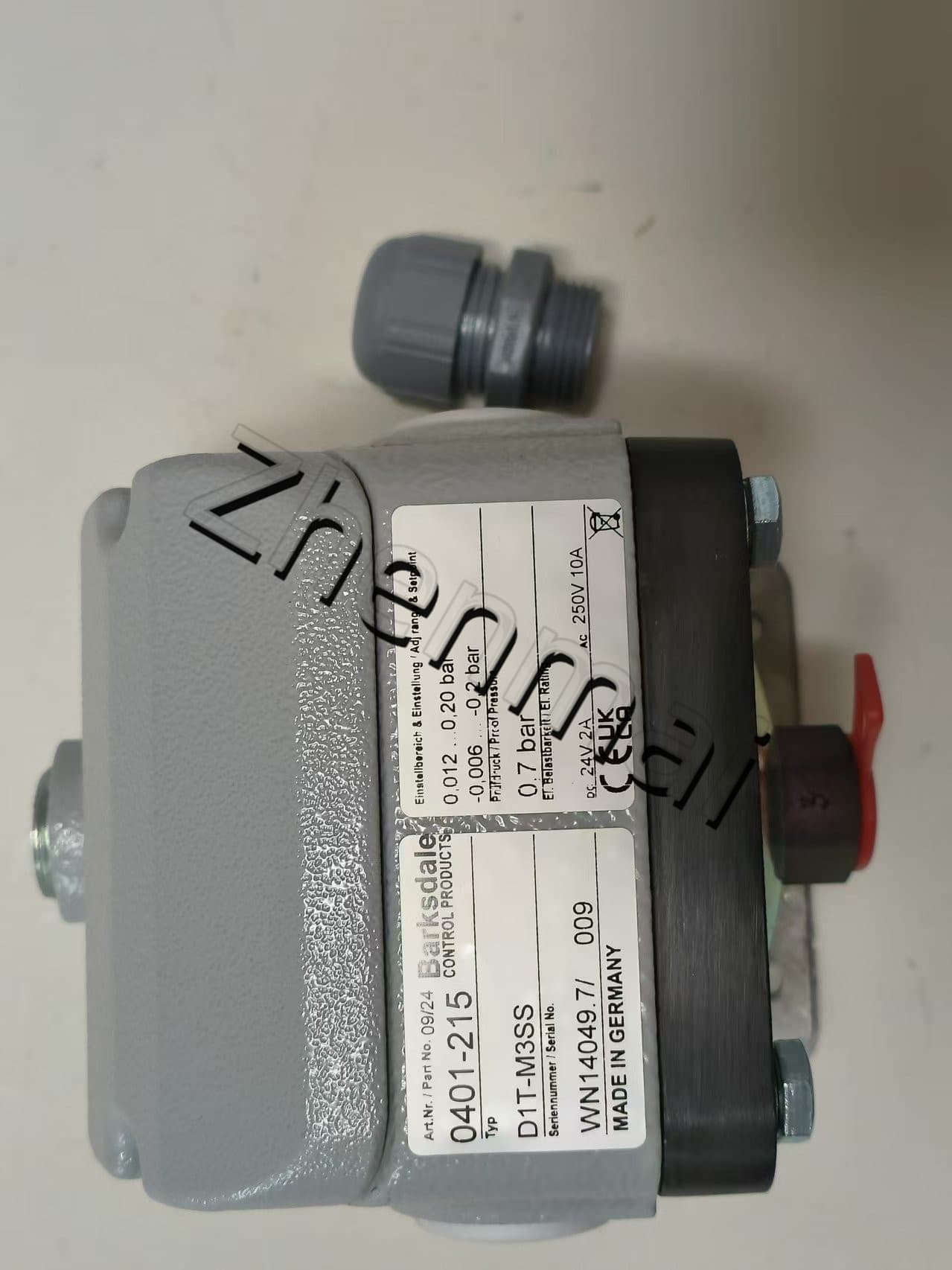 Upouusi alkuperäinen Barksdale DD1T-M3SS 0401-215 Paineanturi Tasokytkin Virtauskytkin Painekytkin Nopea toimitus