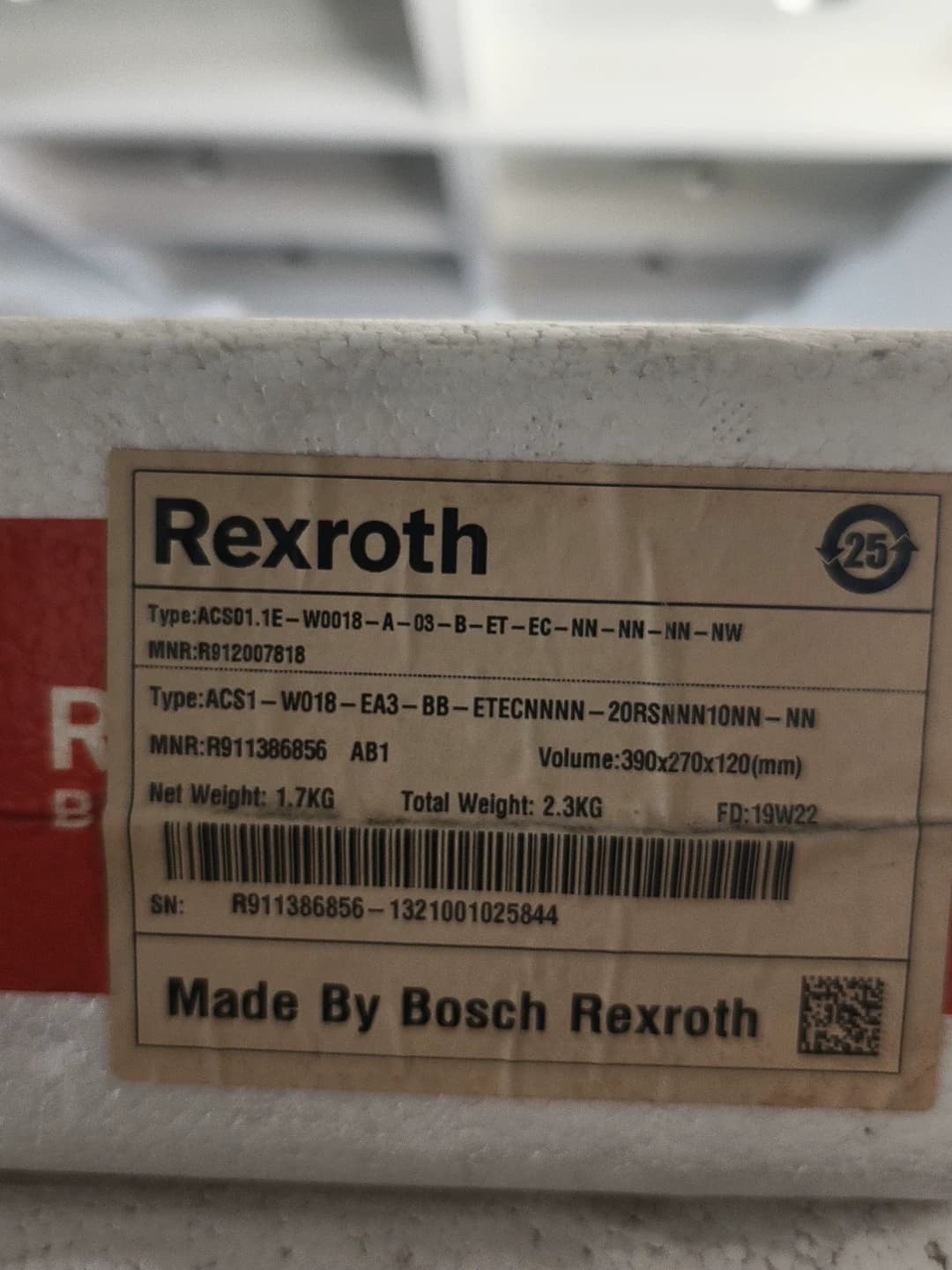 Upouusi alkuperäinen Bosch Rexrothin servomoottori ACS1-WO18-EA3-BB-ETECNNNN-20RSNNN10NN-NN servomoottori nopea toimitus