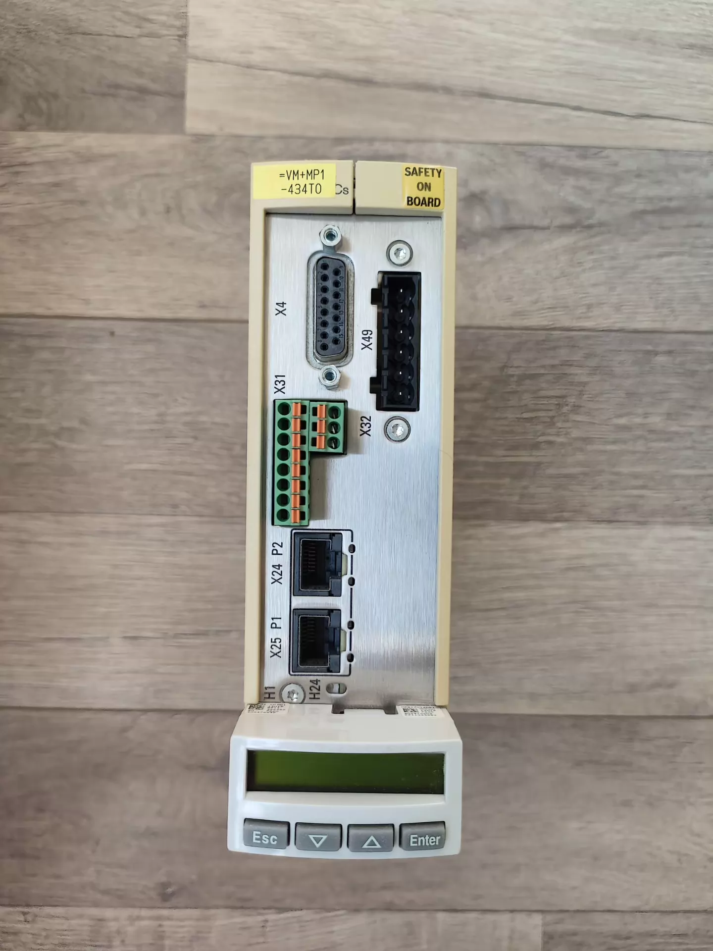 Upouusi alkuperäinen Bosch Rexrothin servomoottori HCS01.1E-W0009-A-02-B-ET-EC-NN-L4-NN-FW servomoottori Nopea toimitus