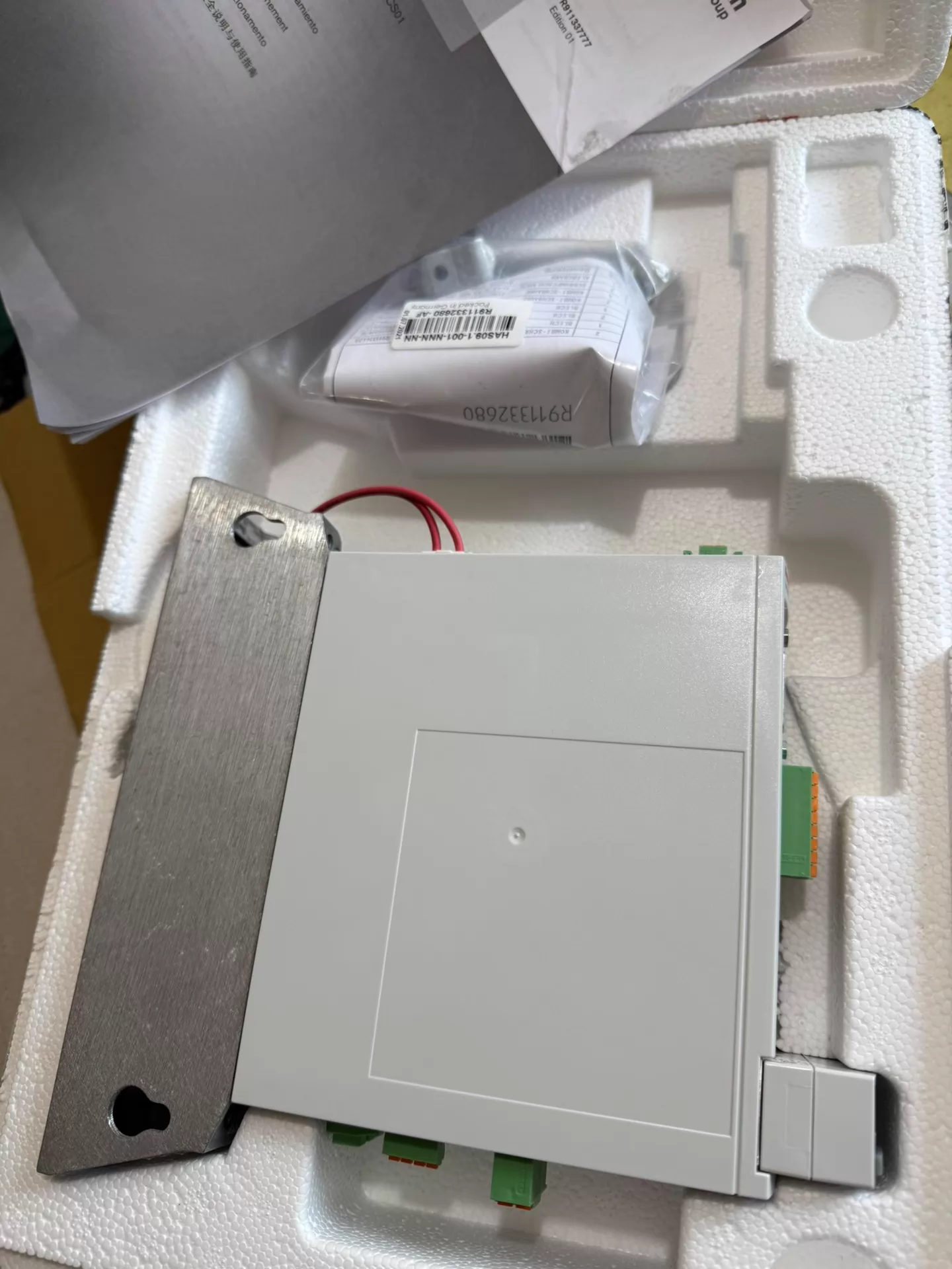 Upouusi alkuperäinen Bosch Rexroth -servomoottori HCS01.1E-W0009-A-02-B-ET-EC-PB-NN-NN-FW Servomoottori Nopea toimitus