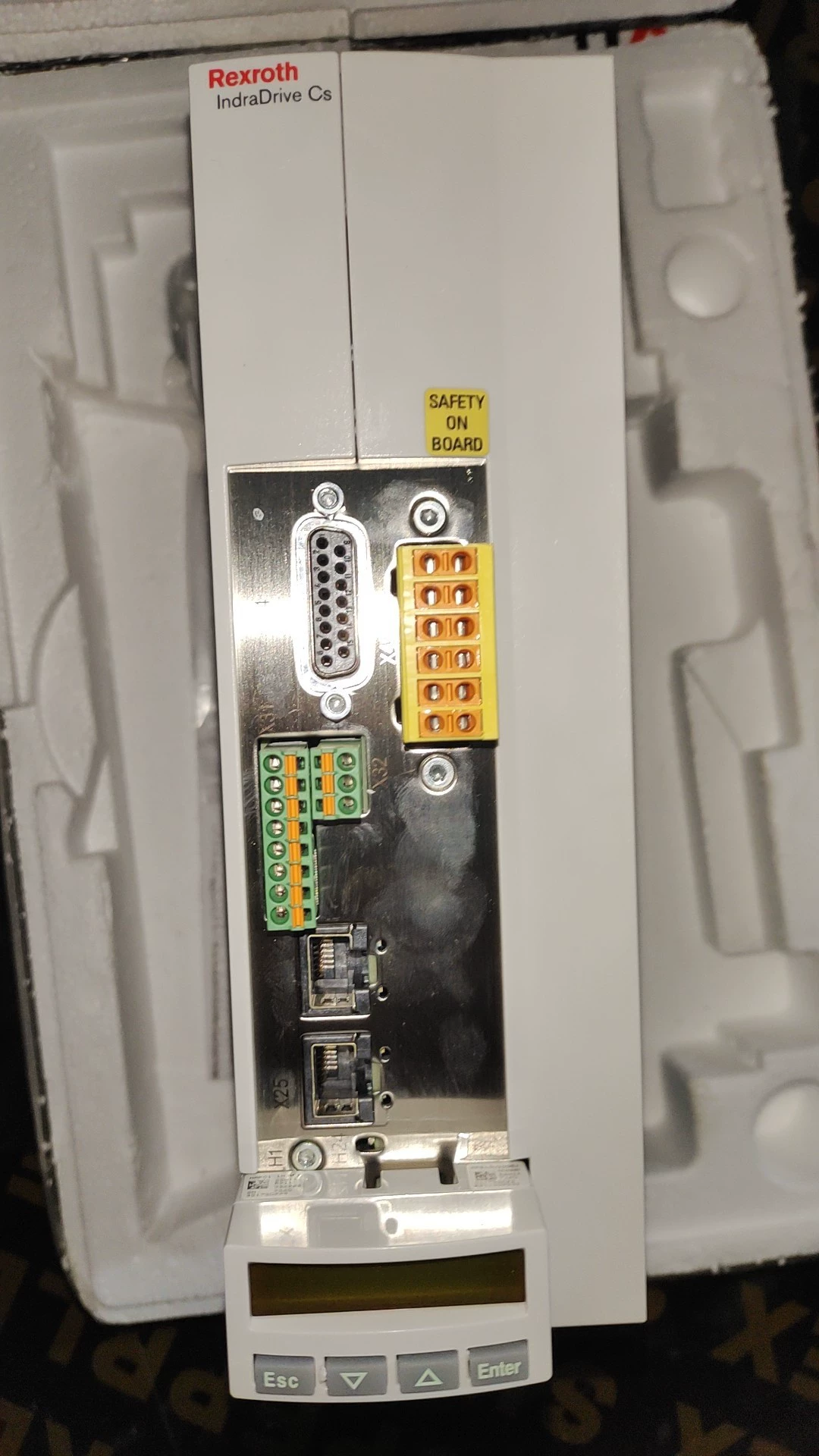 Upouusi alkuperäinen Bosch Rexrothin servomoottori HCS01.1E-W0018-A-03-B-ET-EC-NN-FU servomoottori Nopea toimitus