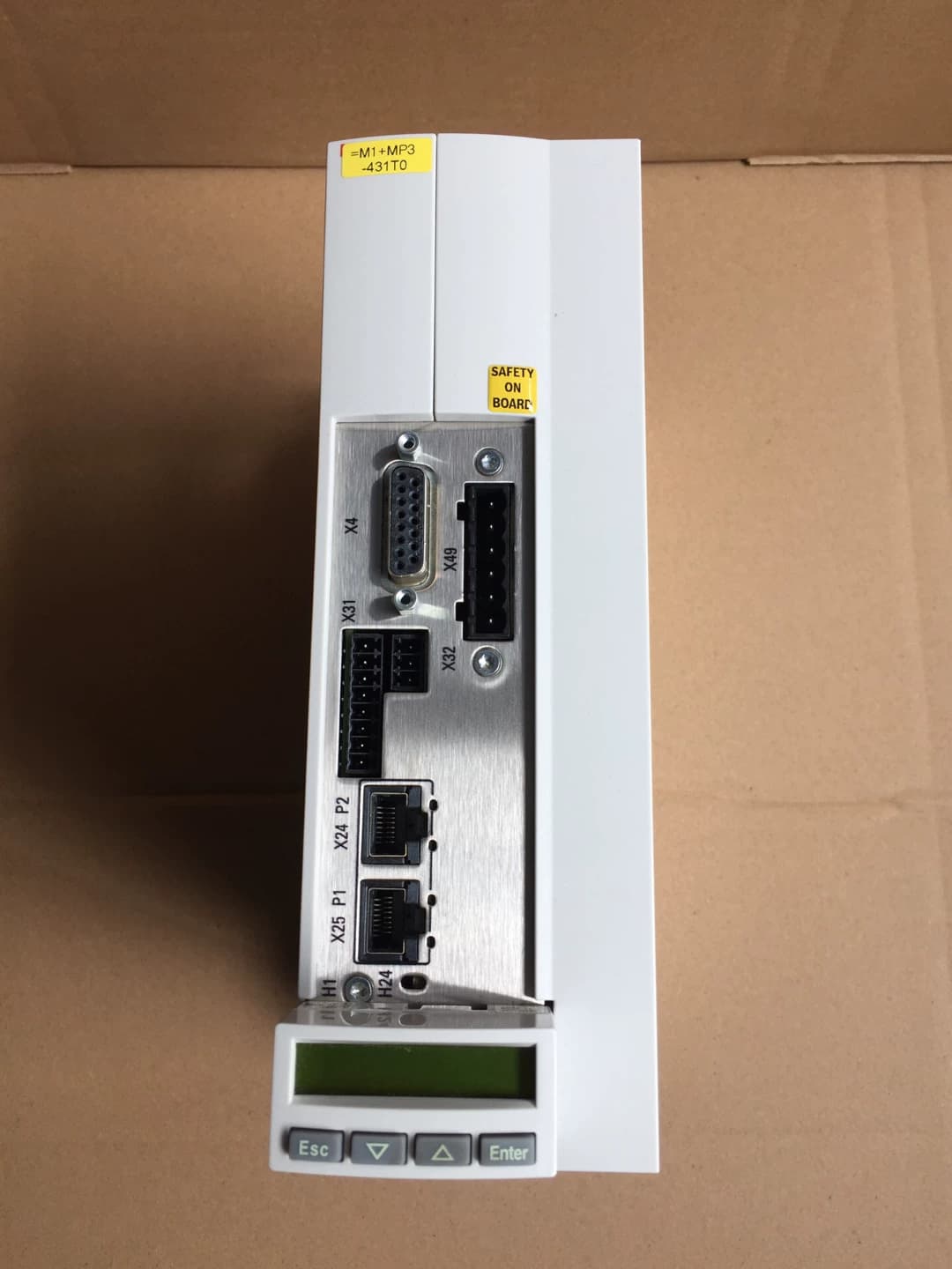 Upouusi alkuperäinen Bosch Rexrothin servomoottori HCS01.1E-W0028-A-03-B-ET-EC-NN-L4-NN-FW servomoottori Nopea toimitus