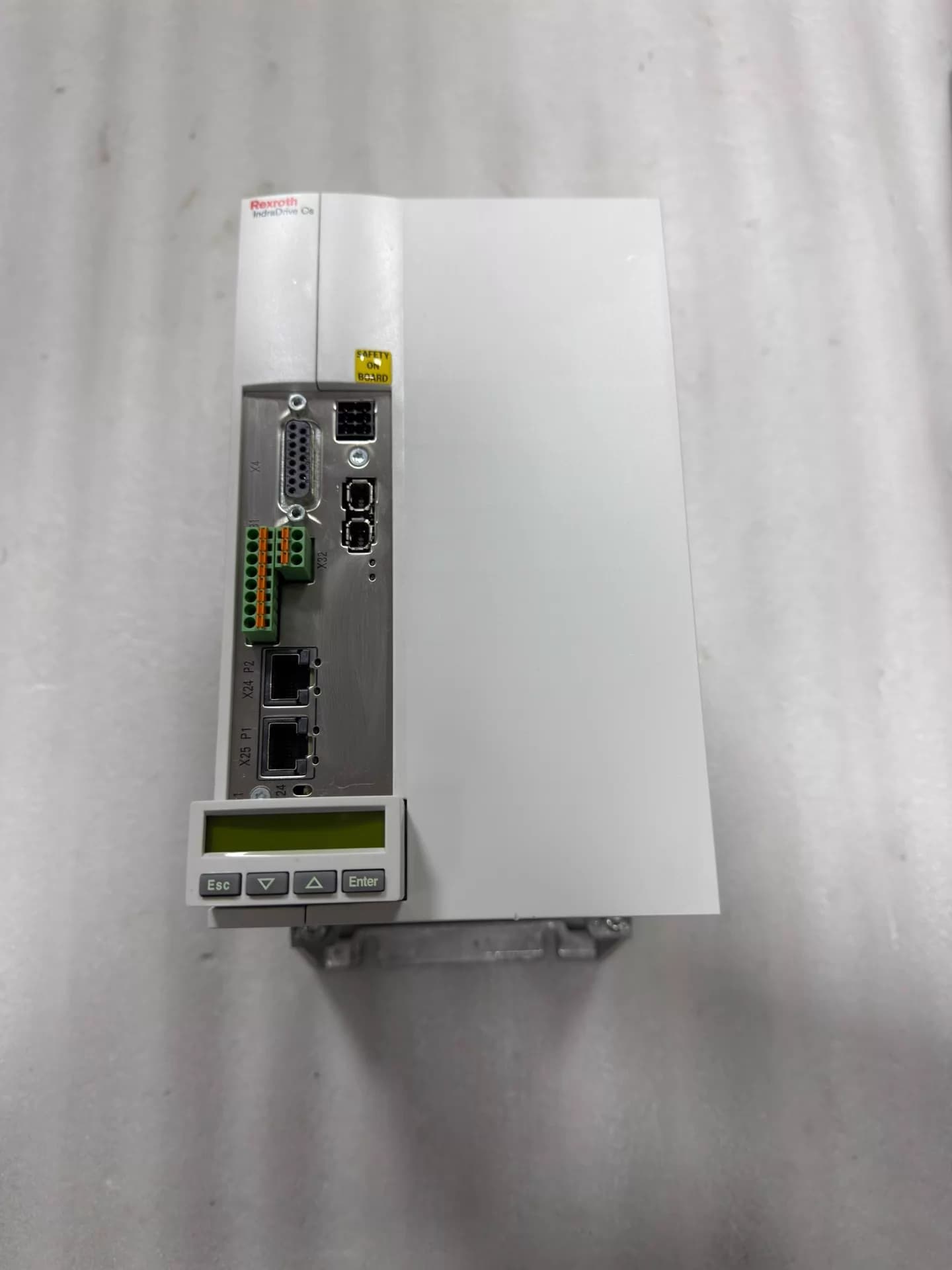 Upouusi alkuperäinen Bosch Rexrothin servomoottori HCS01.1E-W0054-A-03-B-ET-EC-NN-S4-NN-FW servomoottori Nopea toimitus