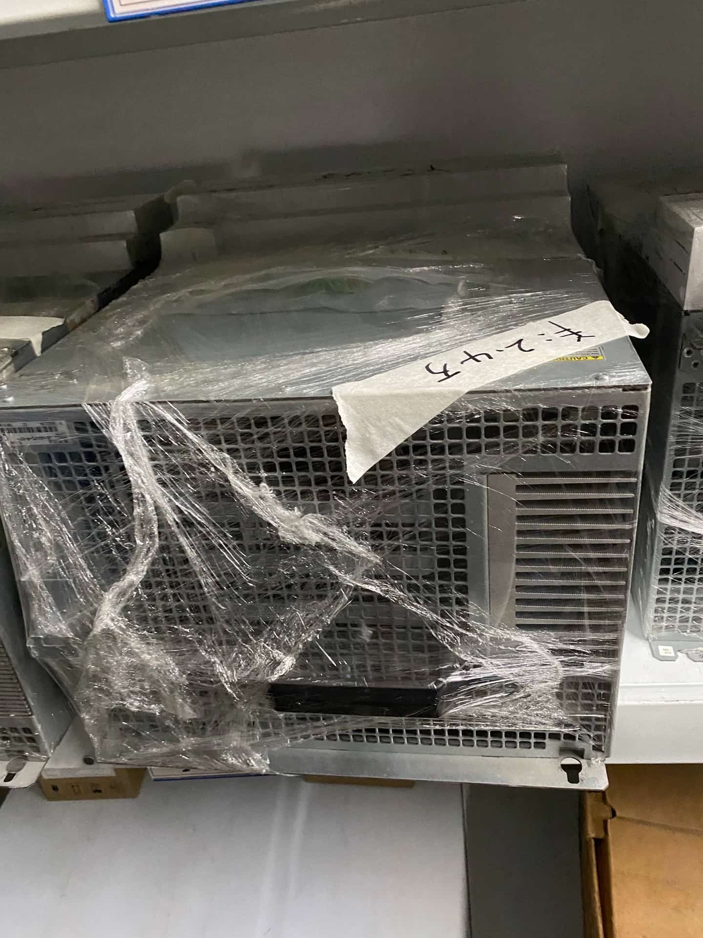 Upouusi alkuperäinen Bosch Rexroth -servomoottori HMV01.1E-W0120-A-07-NNNN Servomoottori Nopea toimitus