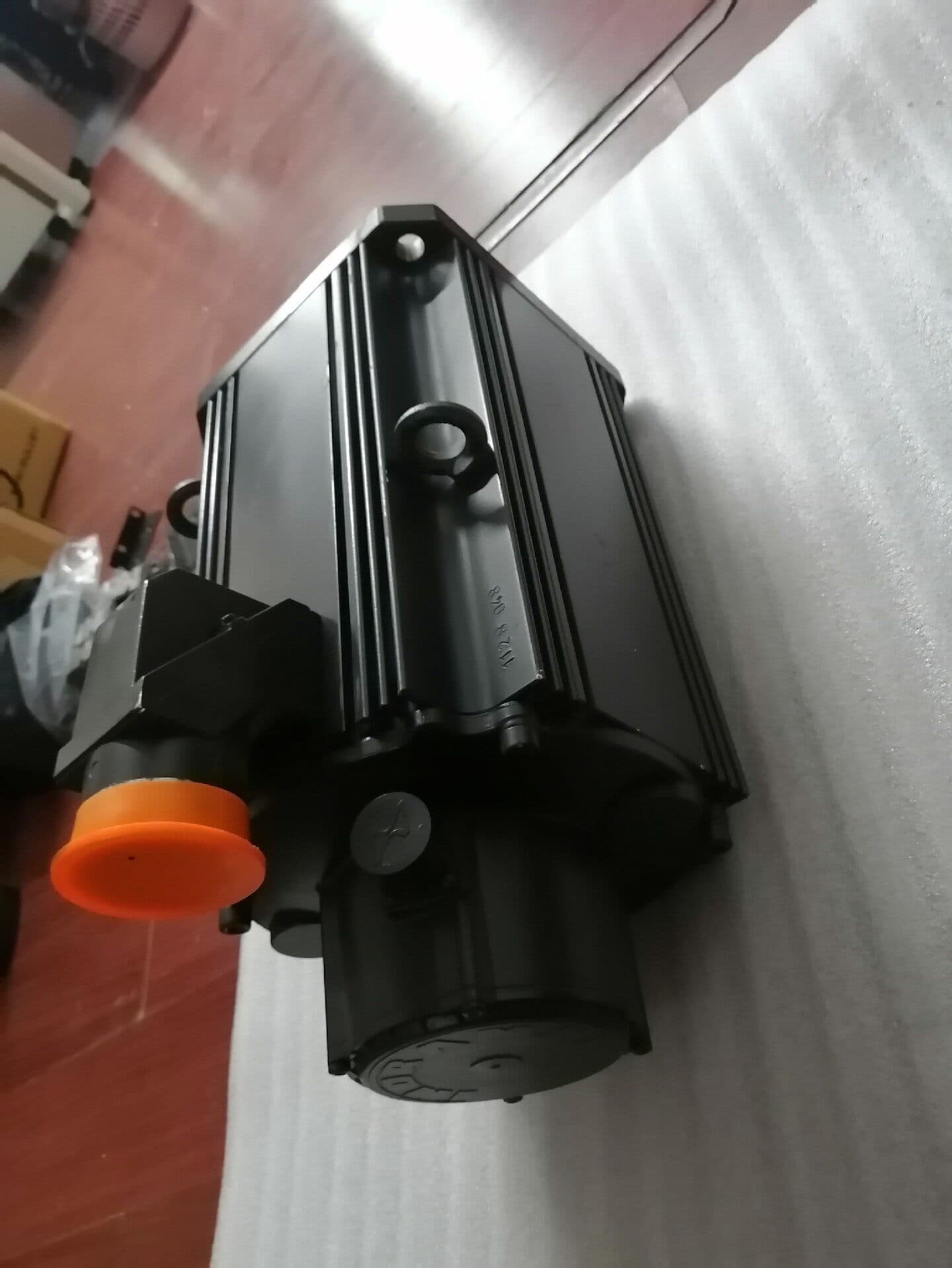 Upouusi alkuperäinen Bosch Rexroth -servomoottori MKD112B-048-KG2-BN servomoottori nopea toimitus