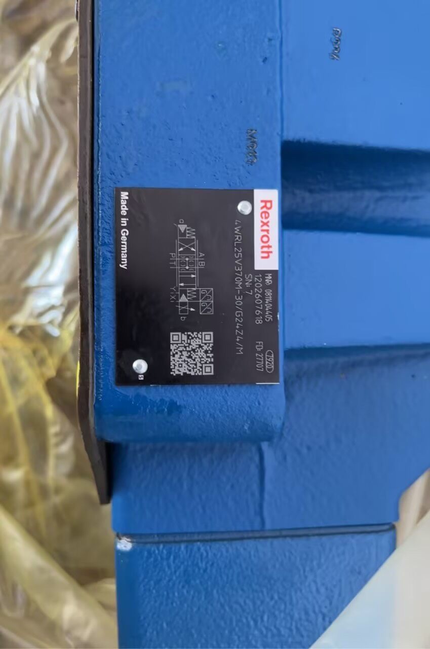 Upouusi alkuperäinen Bosch Rexroth -servomoottori Paineenalennusventtiili 4WRAE10W1-30-2XG24K31F1VServomoottori nopea toimitus