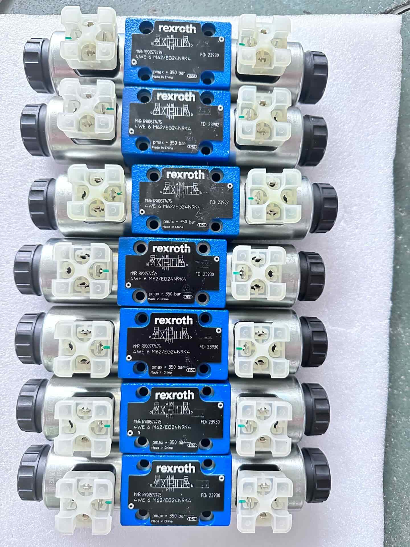 Upouusi alkuperäinen Bosch Rexrothin servomoottori Proportioventtiili 4WRZE10W8-85-7X/6EG24N9ETK31/F1D3M servomoottori Nopea toimitus