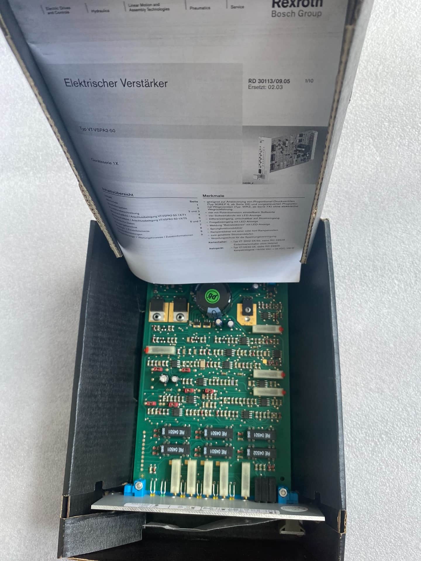 Upouusi Alkuperäinen Bosch Rexroth Servokäyttö Proportioventtiili Proportioventtiilin vahvistin VT-VRPA1-100-1XV00 Servomoottori Nopea toimitus