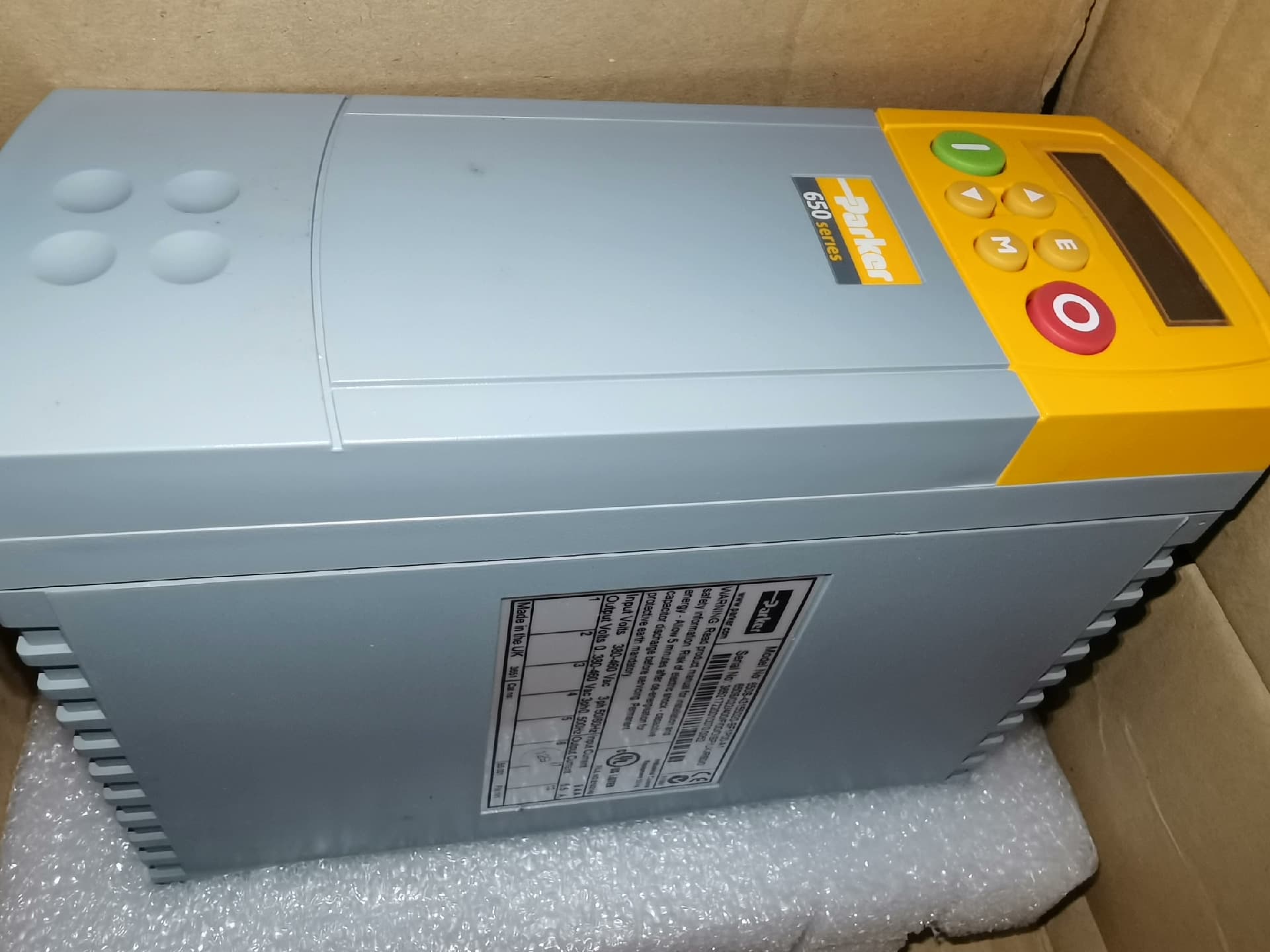 Upouusi alkuperäinen Parker 650S/022/400/F/00/DISP/UK/RS0/0 Servokäytöt taajuusmuuttajat servomoottorit ohjaimet Nopea toimitus