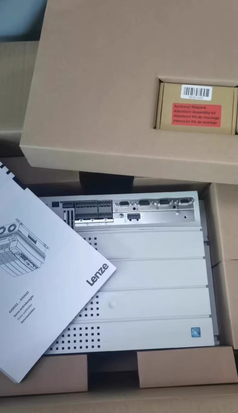 Aito uusi Lenze E82EV113-4C040 Industrial I/O-moduuli FedEx DHL:n nopea toimitus
