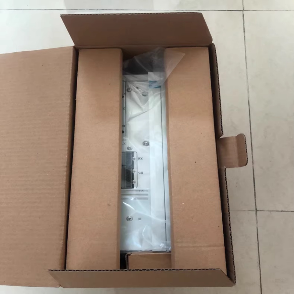 Aito uusi Lenze E82ZAFAC010 Industrial I/O-moduuli FedEx DHL:n nopea toimitus