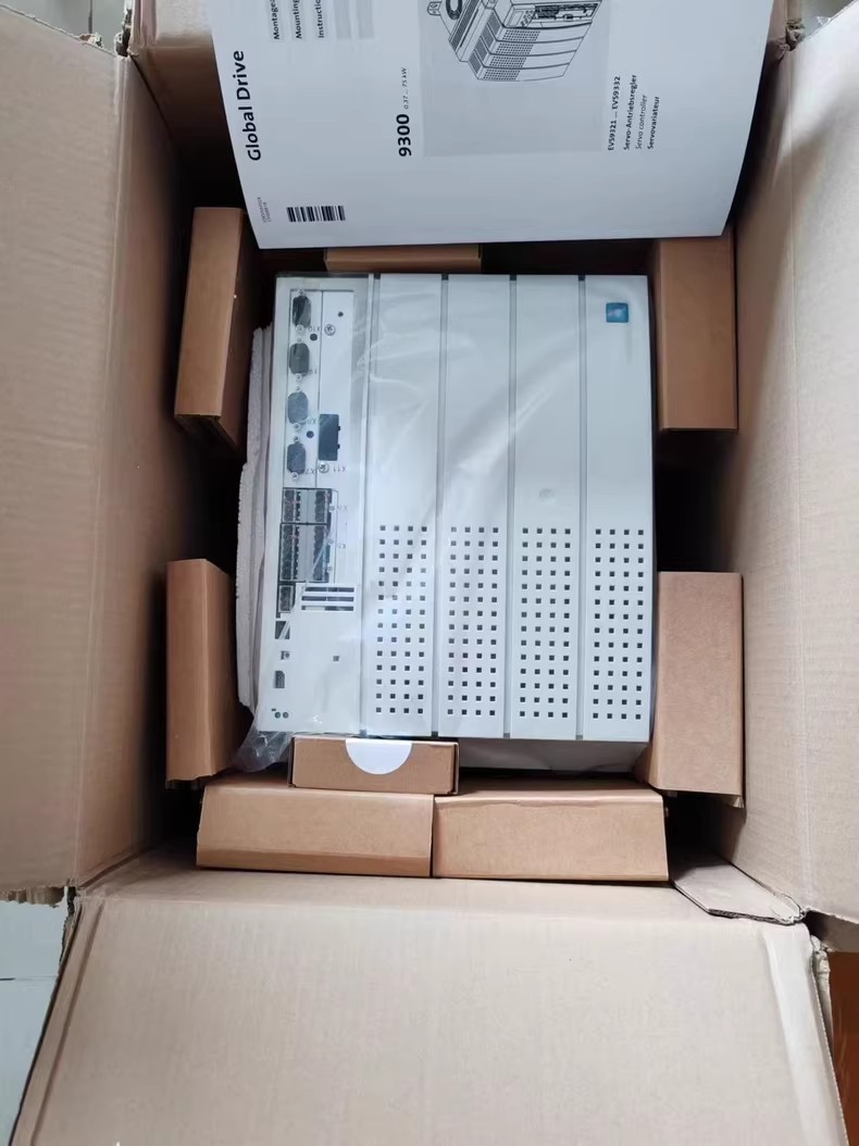 Aito uusi Lenze E84AVHCE5524VX0 Industrial I/O-moduuli FedEx DHL:n nopea toimitus