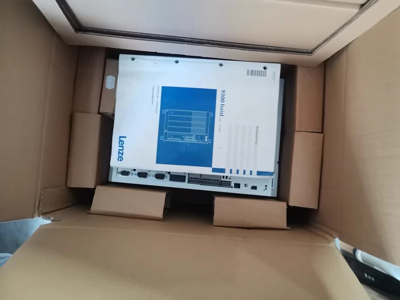 Aito uusi Lenze E94AMSE0074 Industrial I/O-moduuli FedEx DHL:n nopea toimitus