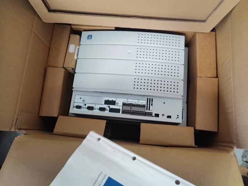 Aito uusi Lenze E94ASHE0024 Industrial I/O-moduuli FedEx DHL:n nopea toimitus