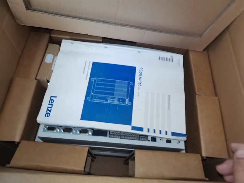 Aito uusi Lenze EVS9326-EV Industrial I/O-moduuli FedEx DHL:n nopea toimitus