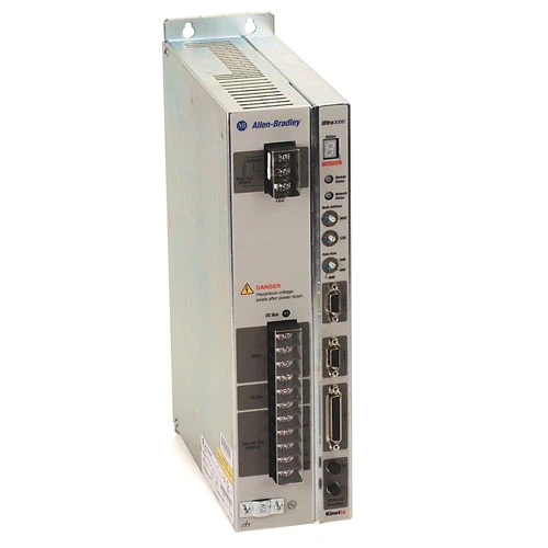 Uusi alkuperäinen Allen-Bradley 2098-DSD-030 Ultra 3000 -sarjan digitaalinen servoasema nopea toimitus